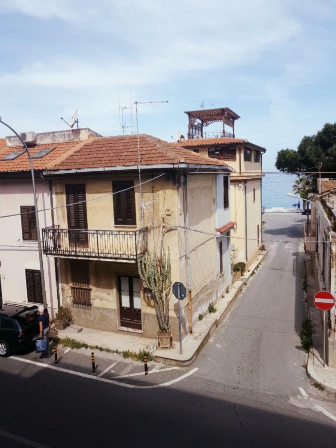 La Dea Del Mare Apartment Шила Екстериор снимка